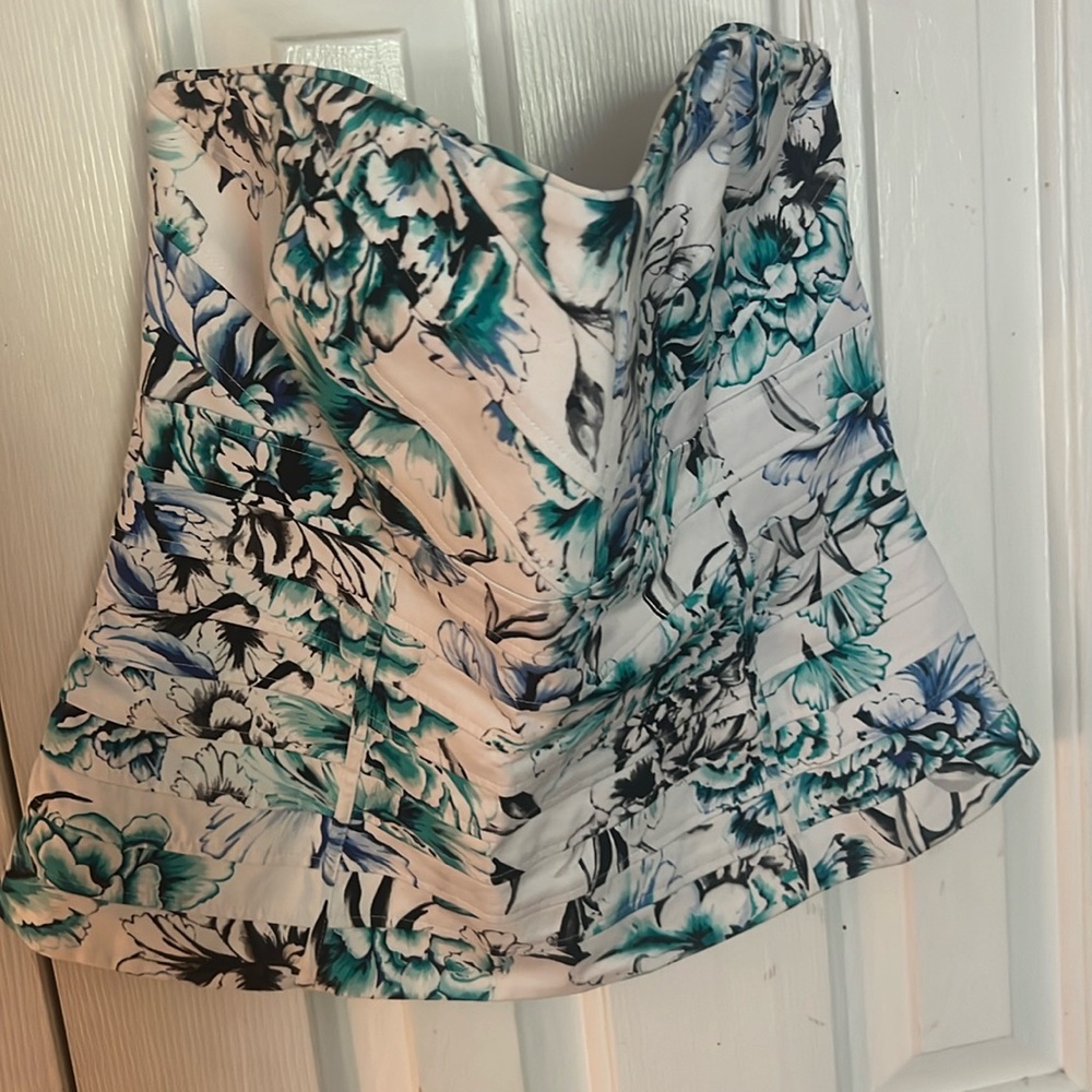 Strapless top